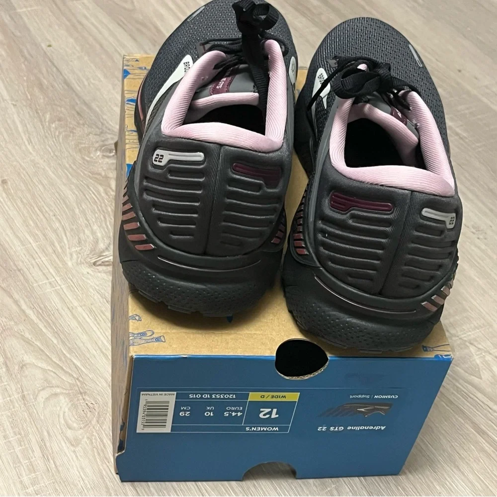 NWT Women’s‎ Brooks Adrenaline GTS 22 Black  and Pink Running Shoes Sz 12 Wide